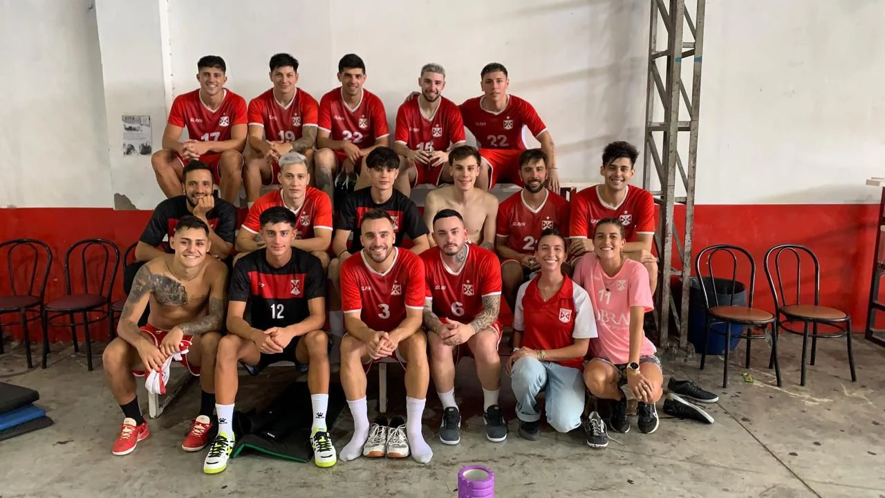 Carla junto al equipo deportivo